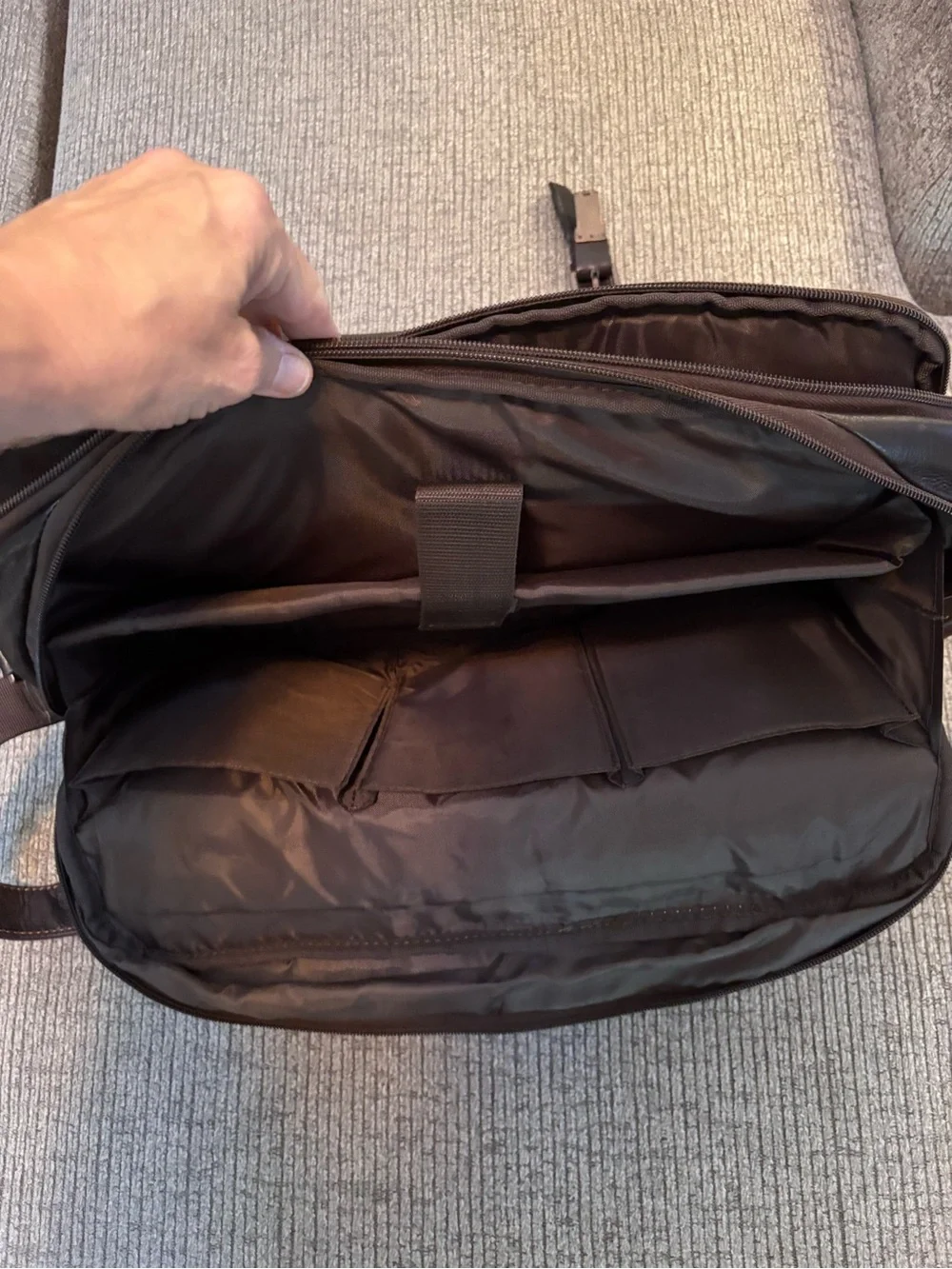 Wilsons Leather classic carrying